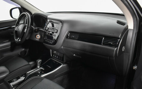 Mitsubishi Outlander III рестайлинг 3, 2019 год, 1 925 000 рублей, 12 фотография