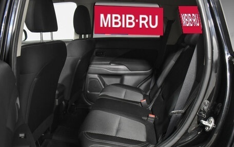 Mitsubishi Outlander III рестайлинг 3, 2019 год, 1 925 000 рублей, 11 фотография