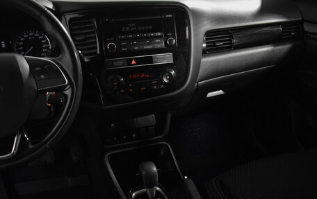 Mitsubishi Outlander III рестайлинг 3, 2019 год, 1 925 000 рублей, 19 фотография