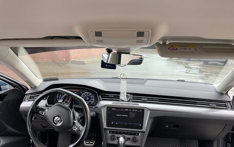 Volkswagen Passat B8 рестайлинг, 2018 год, 3 000 000 рублей, 16 фотография