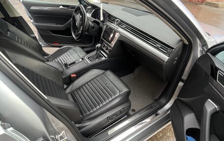 Volkswagen Passat B8 рестайлинг, 2018 год, 3 000 000 рублей, 15 фотография