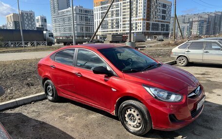 Hyundai Solaris II рестайлинг, 2011 год, 410 000 рублей, 2 фотография