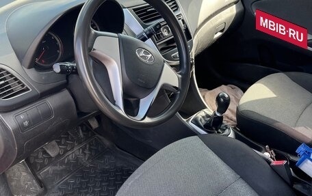 Hyundai Solaris II рестайлинг, 2011 год, 410 000 рублей, 13 фотография