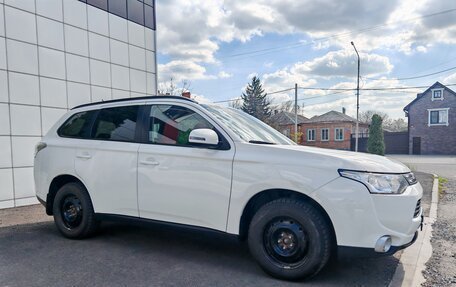 Mitsubishi Outlander III рестайлинг 3, 2014 год, 1 460 000 рублей, 4 фотография
