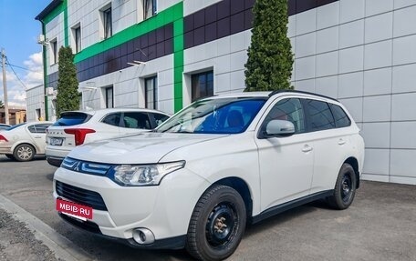 Mitsubishi Outlander III рестайлинг 3, 2014 год, 1 460 000 рублей, 2 фотография