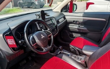 Mitsubishi Outlander III рестайлинг 3, 2014 год, 1 460 000 рублей, 8 фотография