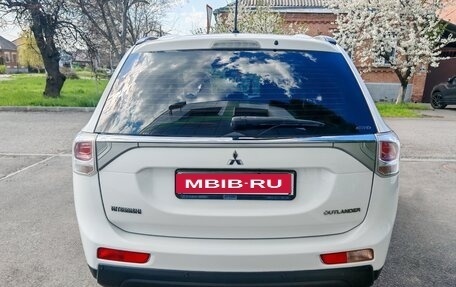 Mitsubishi Outlander III рестайлинг 3, 2014 год, 1 460 000 рублей, 5 фотография