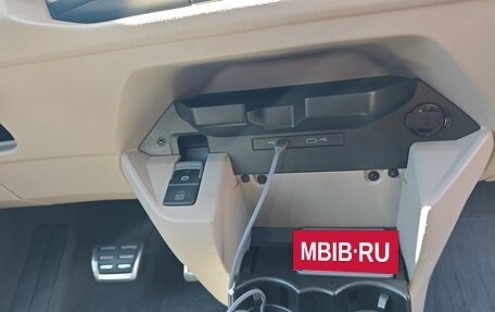 Volkswagen Multivan, 2023 год, 6 200 000 рублей, 19 фотография