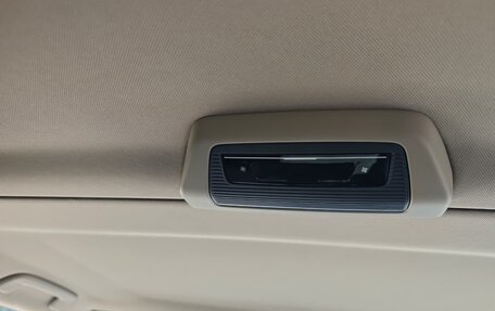 Volkswagen Multivan, 2023 год, 6 200 000 рублей, 23 фотография