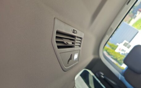 Volkswagen Multivan, 2023 год, 6 200 000 рублей, 24 фотография