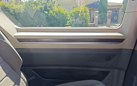 Volkswagen Multivan, 2023 год, 6 200 000 рублей, 26 фотография