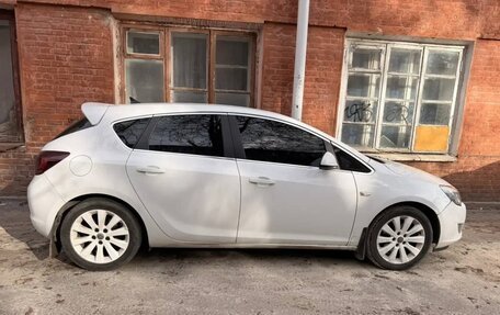Opel Astra J, 2010 год, 550 000 рублей, 3 фотография