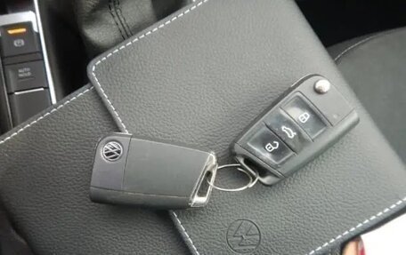 Volkswagen Tiguan II, 2022 год, 2 482 000 рублей, 11 фотография