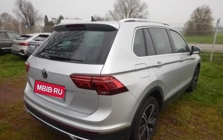 Volkswagen Tiguan II, 2022 год, 2 482 000 рублей, 2 фотография