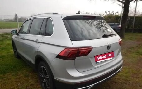 Volkswagen Tiguan II, 2022 год, 2 482 000 рублей, 4 фотография