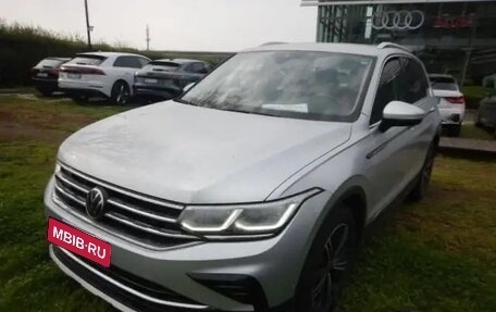 Volkswagen Tiguan II, 2022 год, 2 482 000 рублей, 3 фотография