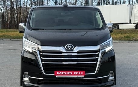Toyota HiAce H300, 2021 год, 6 580 000 рублей, 2 фотография