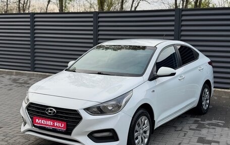 Hyundai Solaris II рестайлинг, 2017 год, 900 000 рублей, 1 фотография