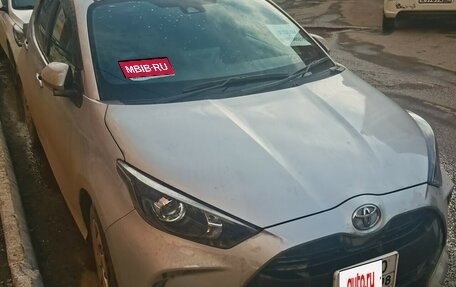 Toyota Yaris, 2021 год, 1 550 000 рублей, 1 фотография