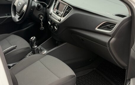 Hyundai Solaris II рестайлинг, 2017 год, 900 000 рублей, 22 фотография