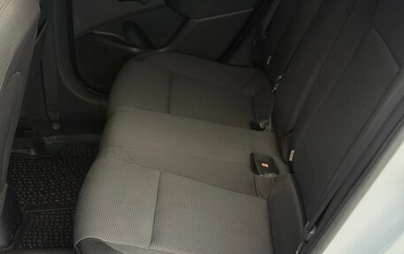 Hyundai Solaris II рестайлинг, 2017 год, 900 000 рублей, 25 фотография