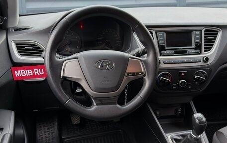 Hyundai Solaris II рестайлинг, 2017 год, 900 000 рублей, 19 фотография