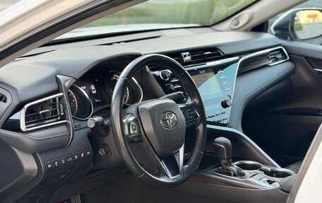 Toyota Camry, 2018 год, 2 550 000 рублей, 4 фотография