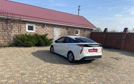 Toyota Prius IV XW50, 2018 год, 1 880 000 рублей, 1 фотография