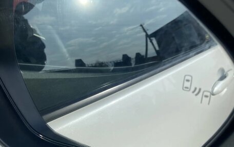 Toyota Prius IV XW50, 2018 год, 1 880 000 рублей, 3 фотография