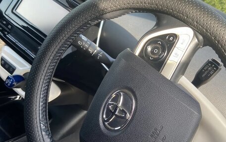 Toyota Prius IV XW50, 2018 год, 1 880 000 рублей, 8 фотография