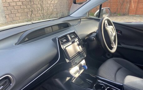 Toyota Prius IV XW50, 2018 год, 1 880 000 рублей, 9 фотография