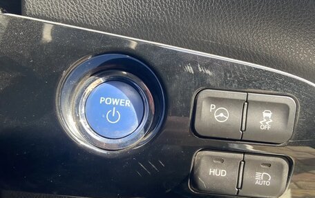 Toyota Prius IV XW50, 2018 год, 1 880 000 рублей, 11 фотография