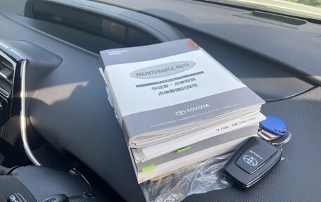 Toyota Prius IV XW50, 2018 год, 1 880 000 рублей, 10 фотография