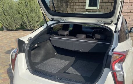 Toyota Prius IV XW50, 2018 год, 1 880 000 рублей, 14 фотография