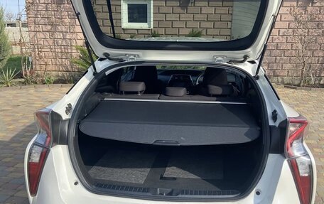 Toyota Prius IV XW50, 2018 год, 1 880 000 рублей, 15 фотография