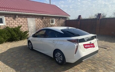 Toyota Prius IV XW50, 2018 год, 1 880 000 рублей, 20 фотография