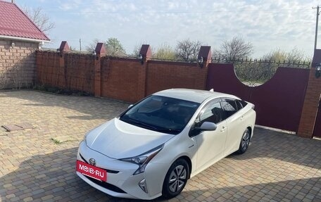 Toyota Prius IV XW50, 2018 год, 1 880 000 рублей, 24 фотография