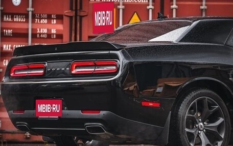Dodge Challenger III рестайлинг 2, 2017 год, 3 850 000 рублей, 13 фотография