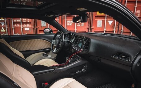 Dodge Challenger III рестайлинг 2, 2017 год, 3 850 000 рублей, 20 фотография