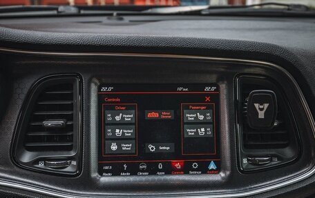 Dodge Challenger III рестайлинг 2, 2017 год, 3 850 000 рублей, 27 фотография