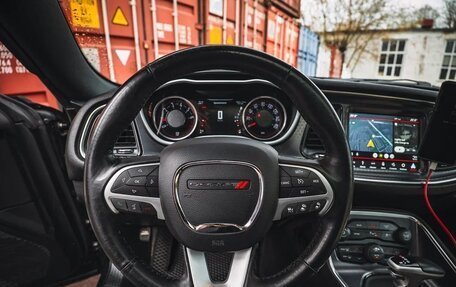 Dodge Challenger III рестайлинг 2, 2017 год, 3 850 000 рублей, 24 фотография