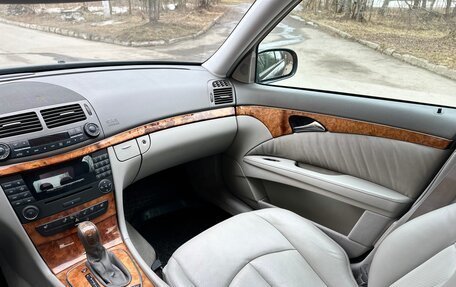 Mercedes-Benz E-Класс, 2005 год, 979 000 рублей, 28 фотография