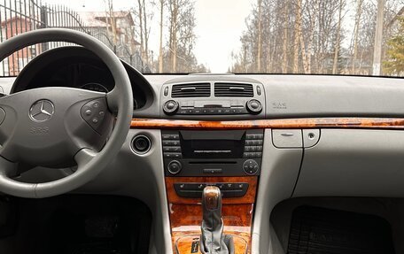Mercedes-Benz E-Класс, 2005 год, 979 000 рублей, 32 фотография