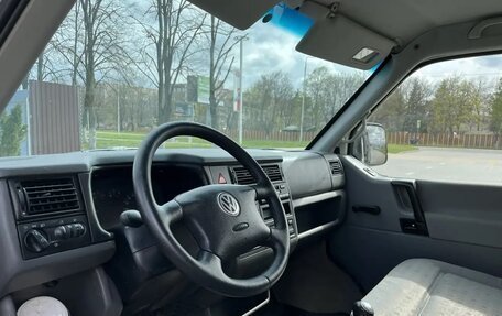 Volkswagen Caravelle T4, 2001 год, 1 230 000 рублей, 11 фотография