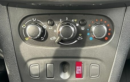 Renault Logan II, 2018 год, 1 250 000 рублей, 18 фотография