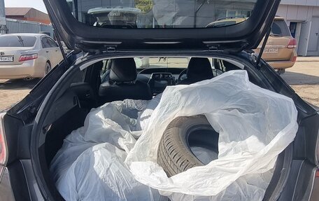 Toyota Prius IV XW50, 2016 год, 1 350 000 рублей, 4 фотография