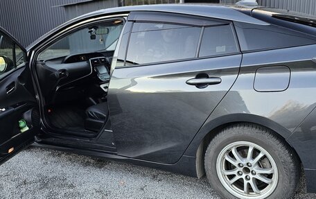 Toyota Prius IV XW50, 2016 год, 1 350 000 рублей, 5 фотография