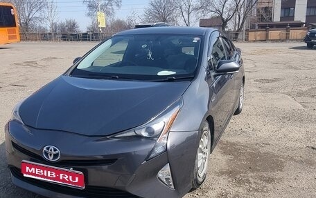 Toyota Prius IV XW50, 2016 год, 1 350 000 рублей, 1 фотография