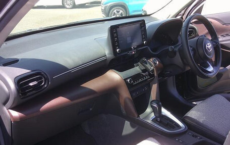 Toyota Yaris Cross, 2021 год, 1 680 000 рублей, 27 фотография