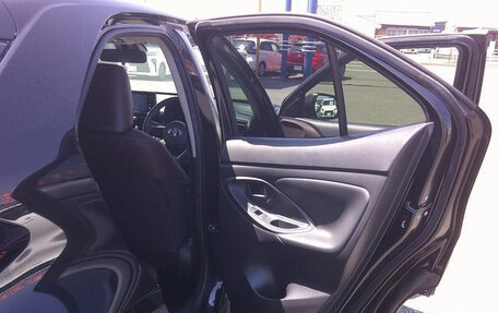 Toyota Yaris Cross, 2021 год, 1 680 000 рублей, 36 фотография